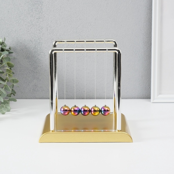 Маятник пластик Маятник пластик "Шары Ньютона" золото, бензиновый цвет шаров 18х15х17,5 см