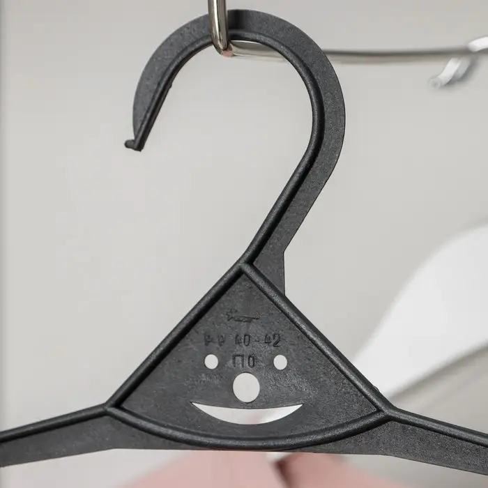 Плечики - вешалка для верхней одежды, размер 40-42, МИКС Плечики - вешалка для верхней одежды, размер 40-42, МИКС