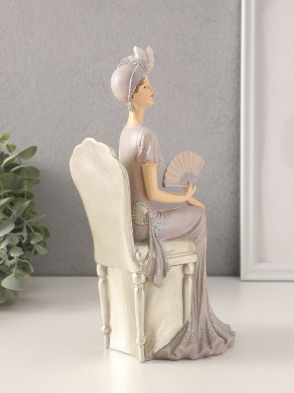 Сувенир полистоун  Сувенир полистоун "Мадмуазель Элиза в сиреневом платье с веером, в кресле" 13х9х25 см