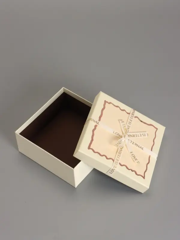 Наборок коробок 3 в 1 прямоугольные 19*19*9.8 17*17*8.0 15*15*6.5 см