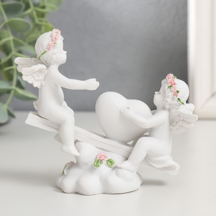 Сувенир полистоун  Сувенир полистоун "Ангелочки в розовых веночках качаются на качалке" 10х11х4,5 см