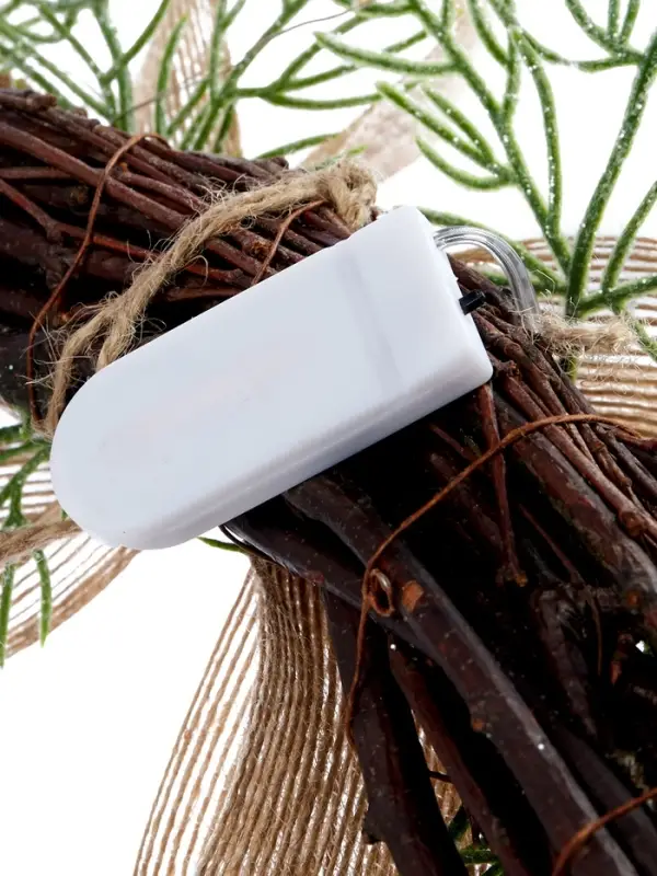 Декоративный венок &laquo;Ель с колокольчиком&raquo;, d=55 см, 30 LED, от батареек CR2032&times;2, свечение тёплое белое