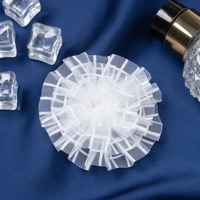 Резинка для волос бант «Школьница», клетка объём, d=7.5 см, белая