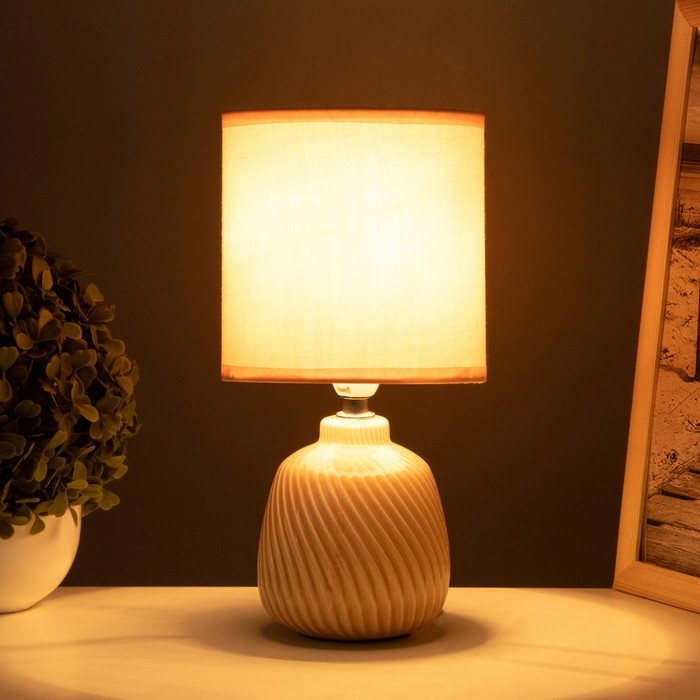 Лампа настольная Лампа настольная "Кения" 1х40Вт Е14 какао 13х13х25см