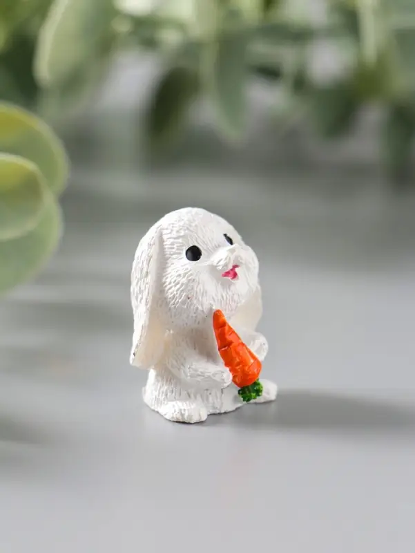 Сувенир полистоун "Белый зайка с бабочкой/морковкой" МИКС 1,7х2,3х3 см