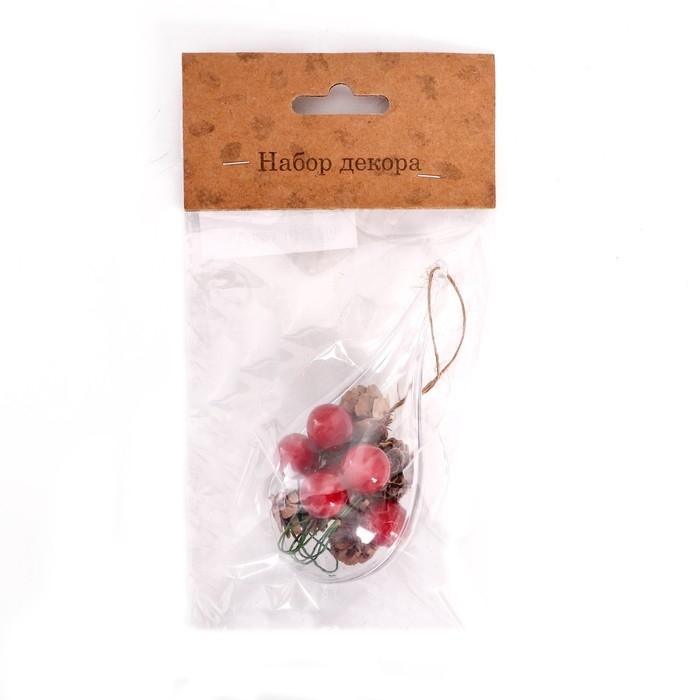 Новогодняя подвеска с природным декором «Капля с шишками» Новогодняя подвеска с природным декором «Капля с шишками»