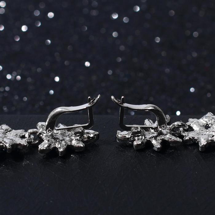 Серьги висячие со стразами «Вечерние» лепестки, цвет синий в серебре, 8 см Серьги висячие со стразами «Вечерние» лепестки, цвет синий в серебре, 8 см