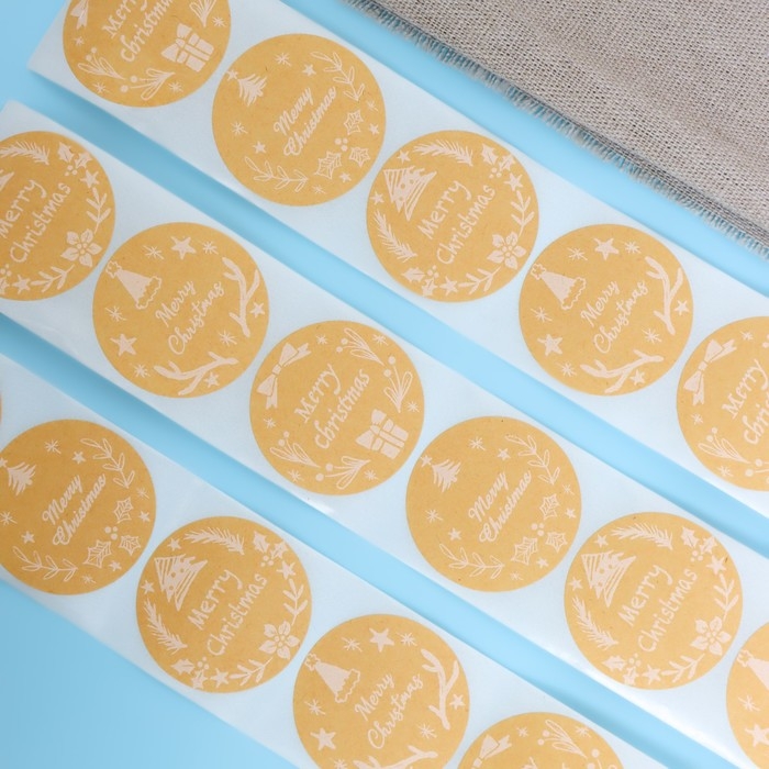 Наклейки крафт в рулоне Наклейки крафт в рулоне "НГ",500 шт,3,8 х 3,8см