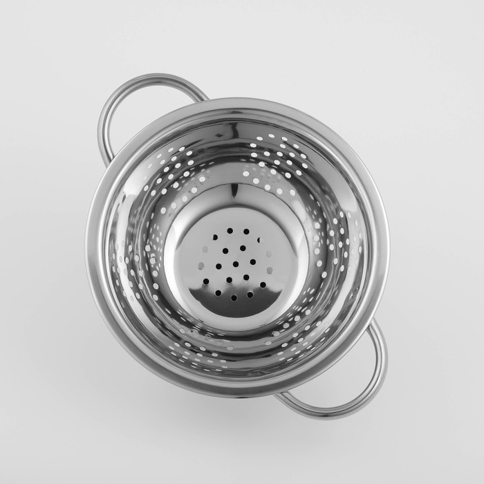 Дуршлаг из нержавеющей стали Доляна «Индия», 1,1 л, d=20 см, на ножке, две ручки Дуршлаг из нержавеющей стали Доляна «Индия», 1,1 л, d=20 см, на ножке, две ручки