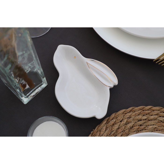 Блюдо Доляна «Зайка в золотом», 15,5×11×2,5 см, цвет белый Блюдо Доляна «Зайка в золотом», 15,5×11×2,5 см, цвет белый