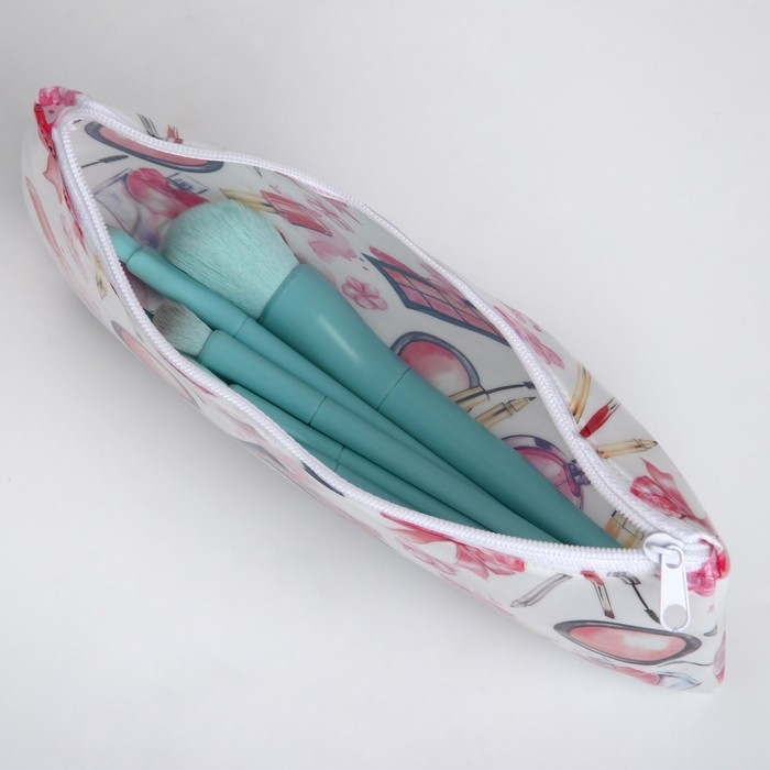 Косметичка-пенал PVC на молнии «Макияж» Косметичка-пенал PVC на молнии «Макияж»