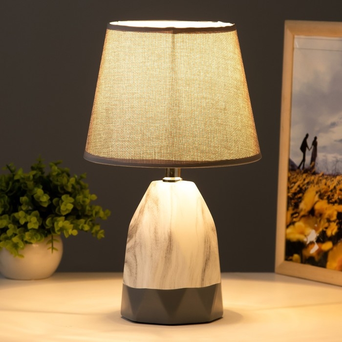 Настольная лампа Настольная лампа "Адели" E14 40Вт белый-серый 21х21х34 см RISALUX