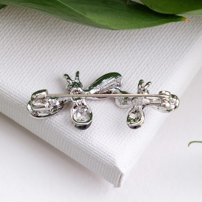 Брошь «Пчёлки», цветная в серебре Брошь «Пчёлки», цветная в серебре