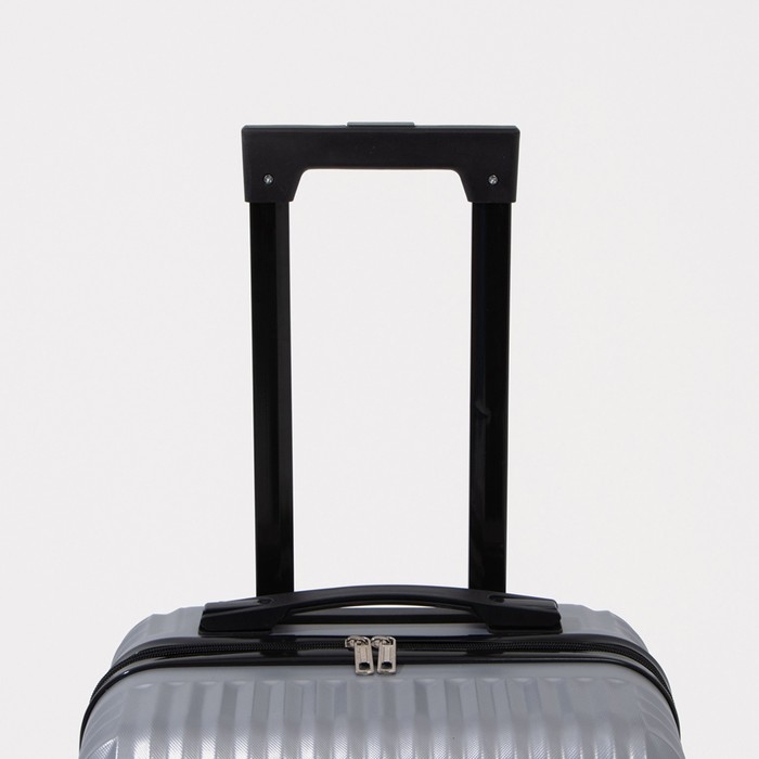 Чемодан малый 43 л (S), отдел на молнии, кодовый замок, цвет серебряный Чемодан малый 43 л (S), отдел на молнии, кодовый замок, цвет серебряный