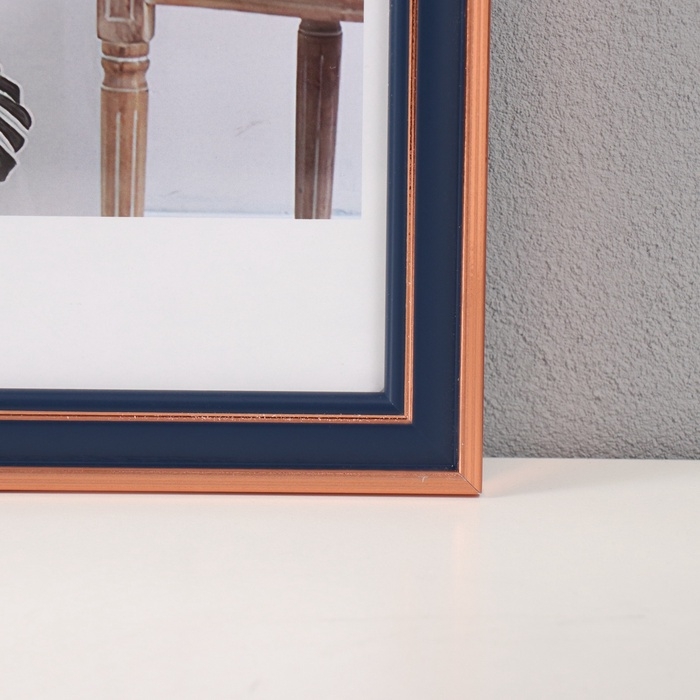 Фоторамка пластик 30х40 см Фоторамка пластик 30х40 см "Тёмно-синяя с медной обводкой" 1,4х33,2х43,2 см