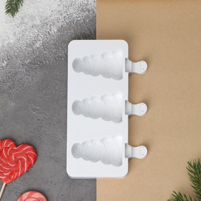 Форма для мороженого новогодняя «Ёлочка», силикон, 19,5×13×2,5 см, 3 ячейки (7,1×2,7 см), цвет белый Форма для мороженого новогодняя «Ёлочка», силикон, 19,5×13×2,5 см, 3 ячейки (7,1×2,7 см), цвет белый
