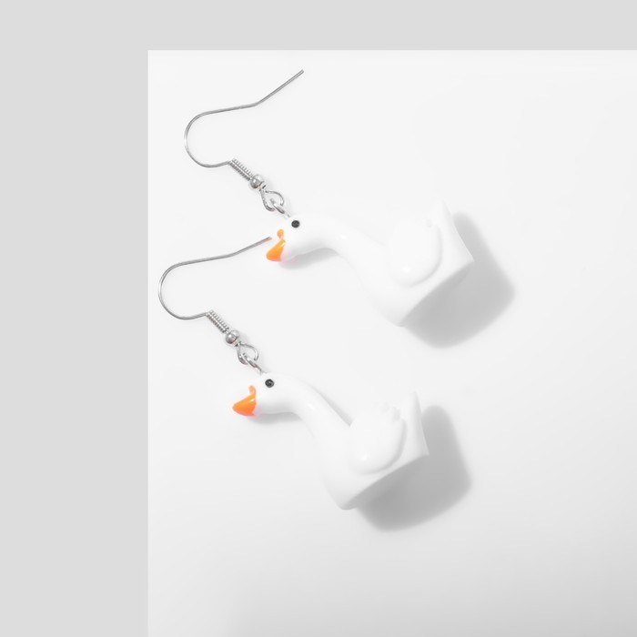 Серьги «Гуси», цвет бело-оранжевый в серебре Серьги «Гуси», цвет бело-оранжевый в серебре