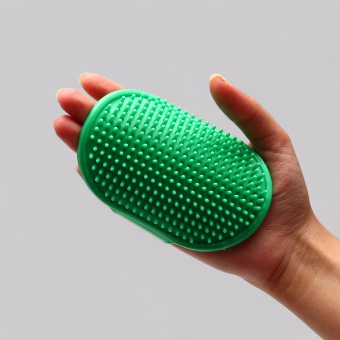 Щётка-наладонник, 12,2 х 8 см, зелёная Щётка-наладонник, 12,2 х 8 см, зелёная