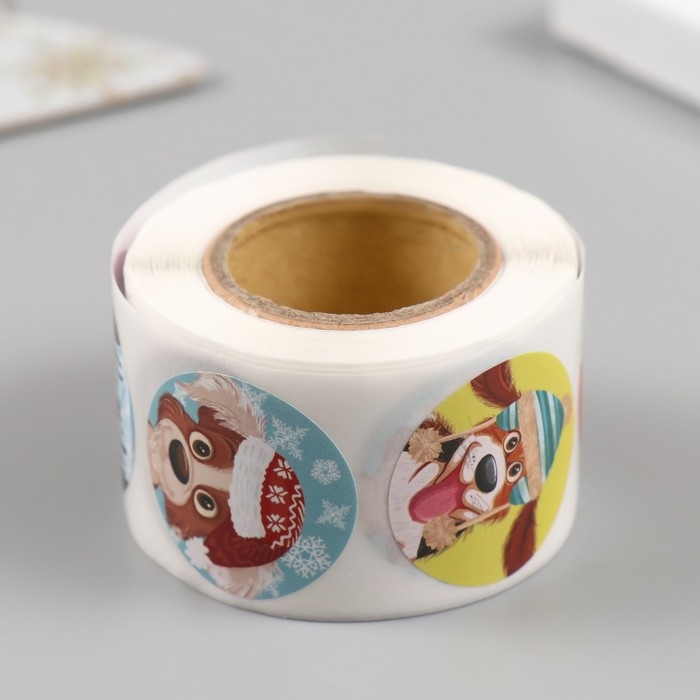 Наклейка бумага Наклейка бумага "Котики и пёсики со снежинками" d=2,5 см 252 шт в рулоне