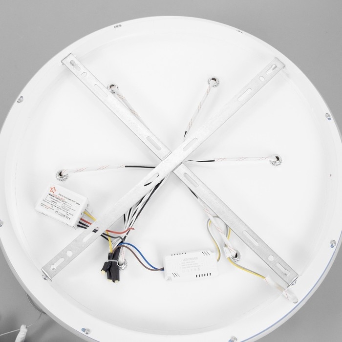 Люстра Люстра "Полет" 6хЕ27 40Вт белый 50х50х60см