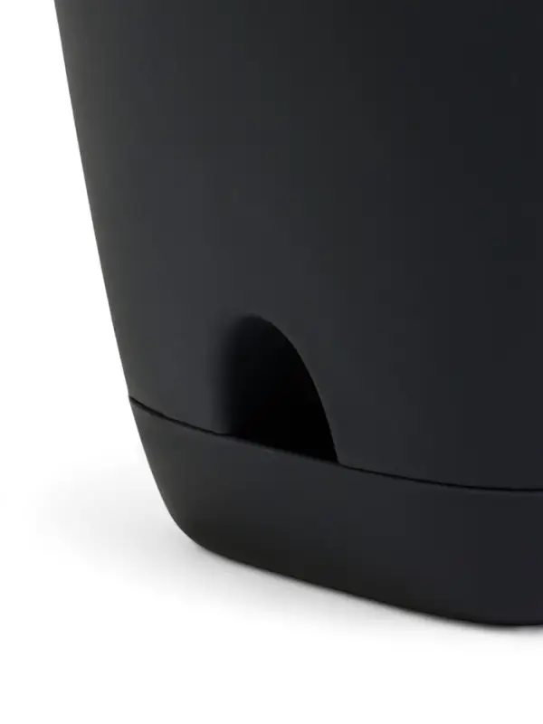 Кашпо с прикорневым поливом 2 л D-14,5см, H-15см графит Кашпо с прикорневым поливом 2 л D-14,5см, H-15см графит "Гранд"