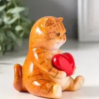 Сувенир полистоун лак "Пухлый котик с красным сердцем" 7,8х7,3х10 см