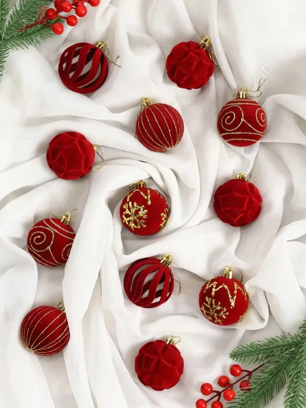 Набор шаров пластик d-6 см, 12 шт Набор шаров пластик d-6 см, 12 шт "Бархат. Время праздника" завитки снежинки, красный