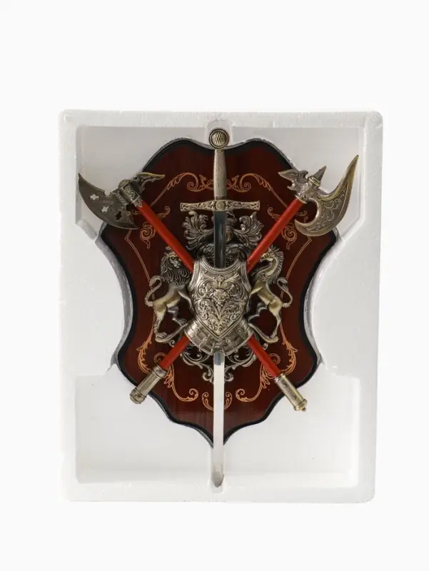 Панно на стену &laquo;Геральдика. Конь и лев с доспехами&raquo;, декор настенный, щит декоративный