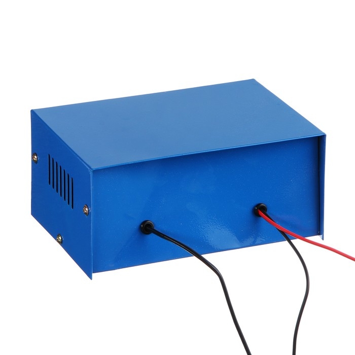 Зарядное устройство для АКБ М5 ЗУ10, 10 А, 6/12 , синее Зарядное устройство для АКБ М5 ЗУ10, 10 А, 6/12 , синее