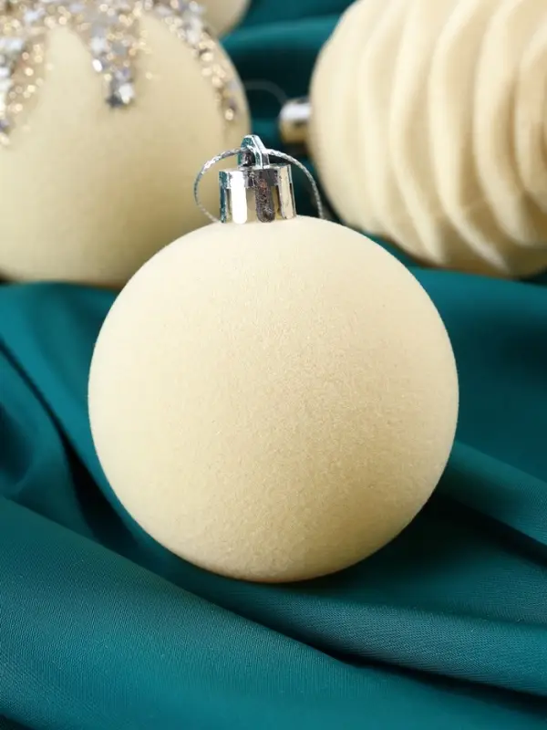 Набор шаров пластик d-6 см, 16 шт Набор шаров пластик d-6 см, 16 шт "Бархат. Маскарад" белый