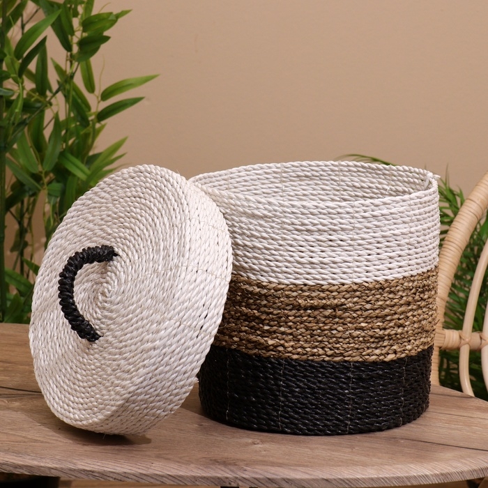 Корзина плетёная с крышкой 27х27х35 см Корзина плетёная с крышкой 27х27х35 см