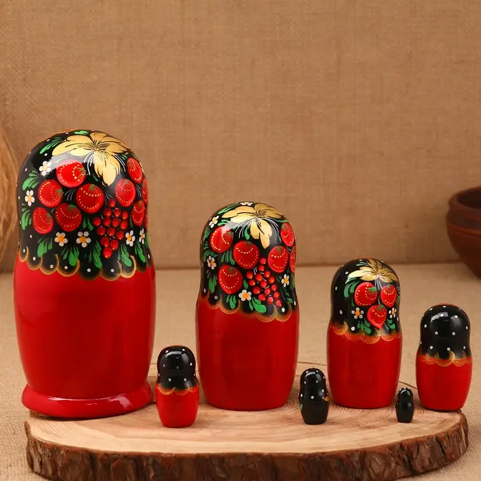 Матрёшка «Ягодка», черный платок, 7-кукольная, 22 см Матрёшка «Ягодка», черный платок, 7-кукольная, 22 см