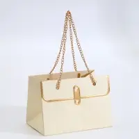 Пакет переноска для цветов, ручка цепь, &laquo;Кремовый&raquo;, с золотым тиснением, 15&times;10.5&times;10 см