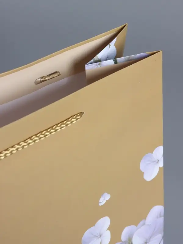 Пакет подарочный ламинированный "Пчёлка" 26 х 12 х 32 см