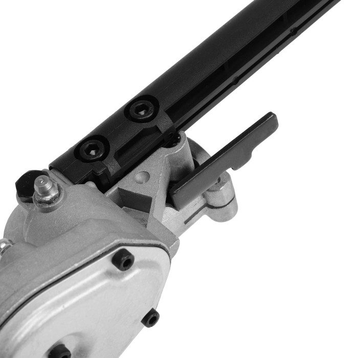 Насадка на триммер ТУНДРА, кусторез, 440 мм, посадочное место 26 мм, шкив 9 зубьев Насадка на триммер ТУНДРА, кусторез, 440 мм, посадочное место 26 мм, шкив 9 зубьев