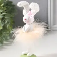 Сувенир полистоун "Заюшка с розовым бантиком в пуховой юбочке" 4,8х4х18 см