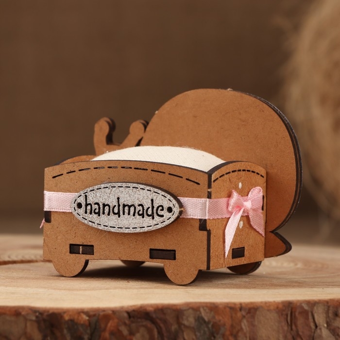 Игольница Игольница "Улитка" 8,5х6х7, дуб, сиреневый, дерево