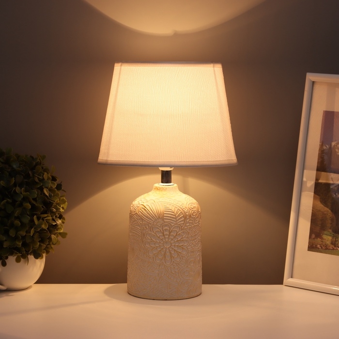 Лампа настольная Лампа настольная "Цветочное поле" 1х40Вт Е14 белый/золото 20х20х34см