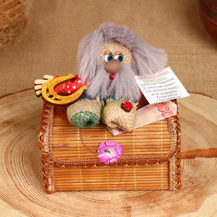 Оберег - шкатулка «Домовой», на сундучке, 10х15х14 см, микс Оберег - шкатулка «Домовой», на сундучке, 10х15х14 см, микс