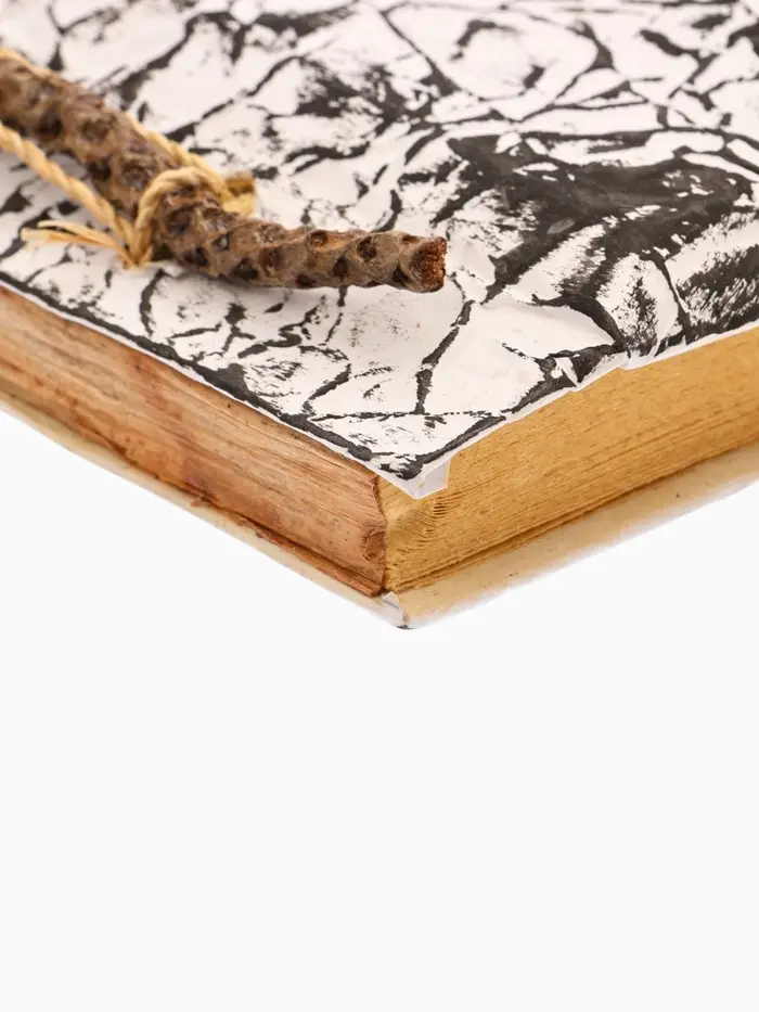 Блокнотик плетеный, 48 листов, 14х18х2 см, цв. чёрно-белый Блокнотик плетеный, 48 листов, 14х18х2 см, цв. чёрно-белый