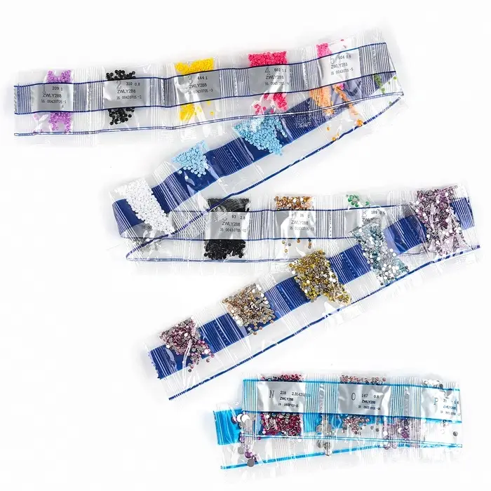 Алмазная мозаика 4в1 для детей. Создание стикеров, магнитов, брелоков и картины &laquo;Сказочные Единорожки&raquo;, набор для творчества