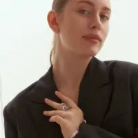 Кольцо со стеклом &laquo;Эллипс&raquo;, серое в серебре, размер 17