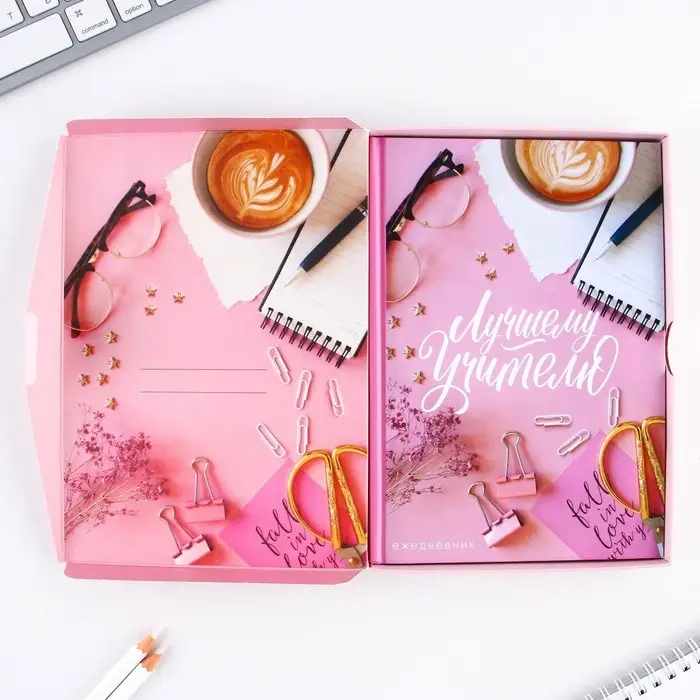 Ежедневник недатированный, А5, 80 л., в подарочной коробке, твердая обложка &laquo;Лучшему учителю&raquo;