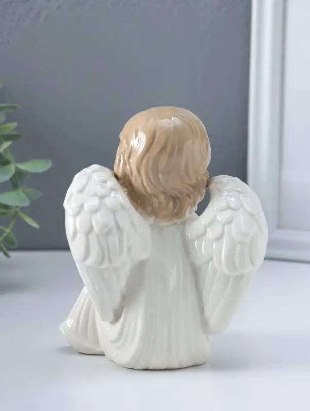 Сувенир керамика "Ангел в белом платье, сидит" 10х11х15,5 см