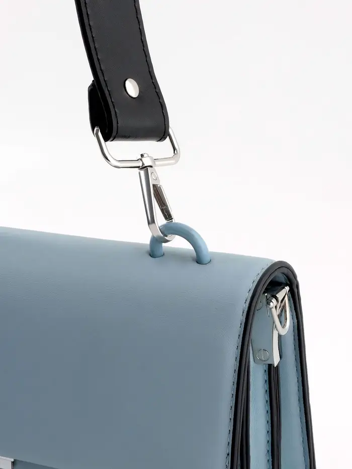 Ручка для сумки, с карабинами, 35&plusmn;1 см &times; 3.5 см, цвет чёрный, серебряный