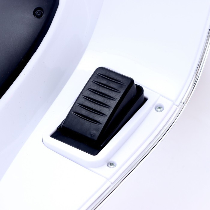 Электромотоцикл «Скутер», цвет белый Электромотоцикл «Скутер», цвет белый