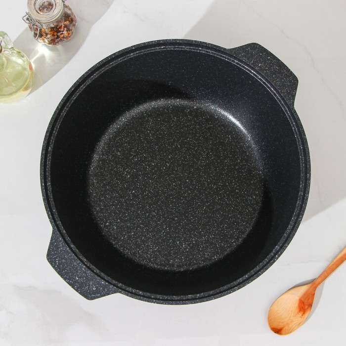 Кастрюля-жаровня, 5 л, d=28 см, антипригарное покрытие, цвет чёрный Кастрюля-жаровня, 5 л, d=28 см, антипригарное покрытие, цвет чёрный