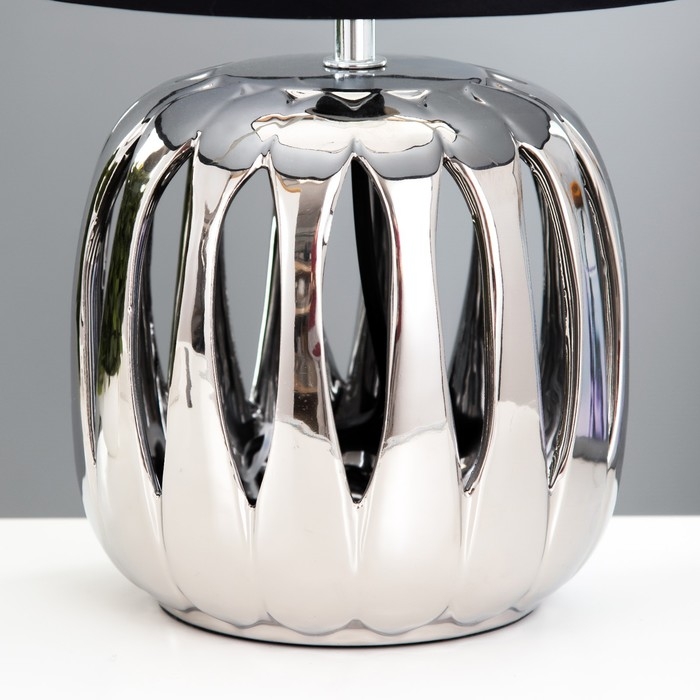 Настольная лампа "Шарли" E14 40Вт серебро 23х23х38 см RISALUX