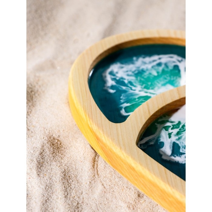 Менажница авторская с эпоксидной пищевой смолой «Сердце» Adelica, 25×27 см, цельный кедр, рисунок МИКС Менажница авторская с эпоксидной пищевой смолой «Сердце» Adelica, 25×27 см, цельный кедр, рисунок МИКС