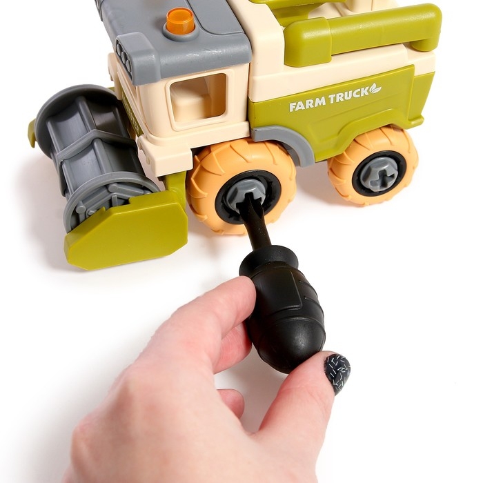 Конструктор винтовой «Комбайн», с отвёрткой, 8 деталей, 6 болтов Конструктор винтовой «Комбайн», с отвёрткой, 8 деталей, 6 болтов